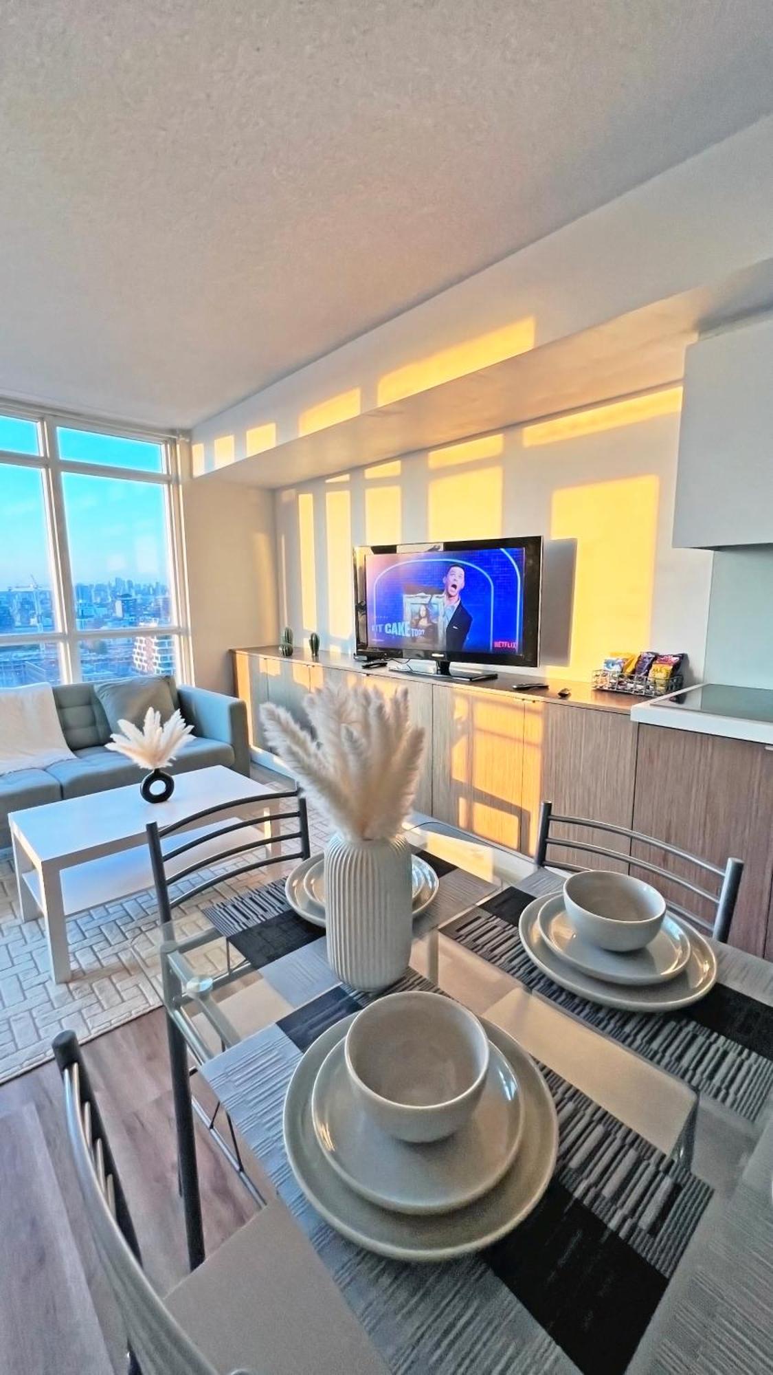 Stunning Luxurious Lakeview Condo By Cn Tower 多伦多 外观 照片